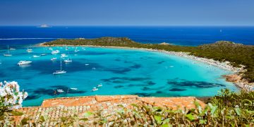 shutterstock 685889155 360x180 - Covid Sardegna, ordinanza della Regione. Finalmente filtro sanitario